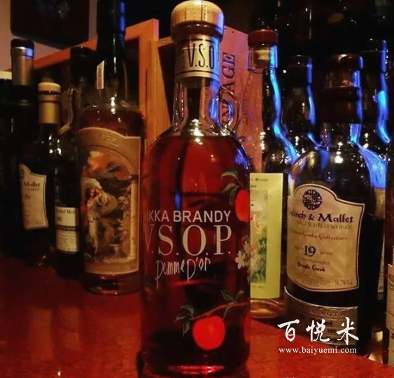 烘焙中常用的酒有哪些?它們有什么區(qū)別?和什么甜點(diǎn)最搭?